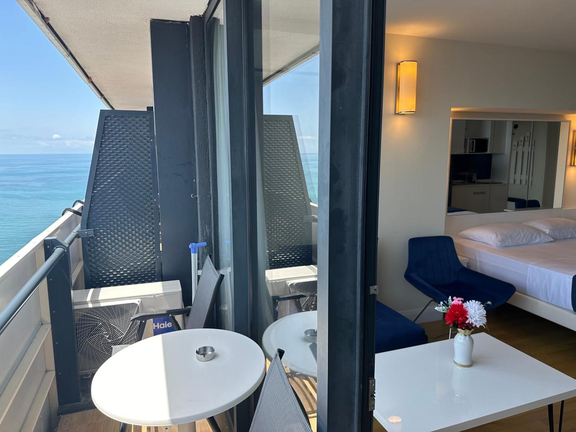 Orbi City Apartments On The Beach باتومي المظهر الخارجي الصورة